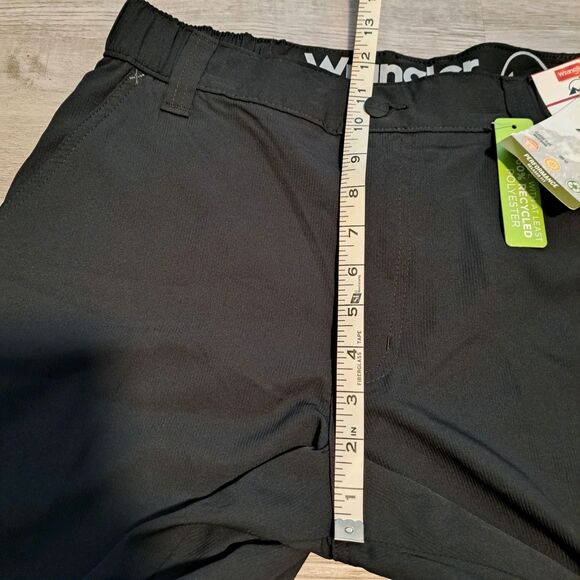 Wrangler Outdoor Performance Zip Utility Shorts Men's Black Sz 30 UPF 50 NWT - Picture 9 of 11